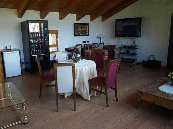 Hotel Restaurante Revestido Escalona Eksteriør billede